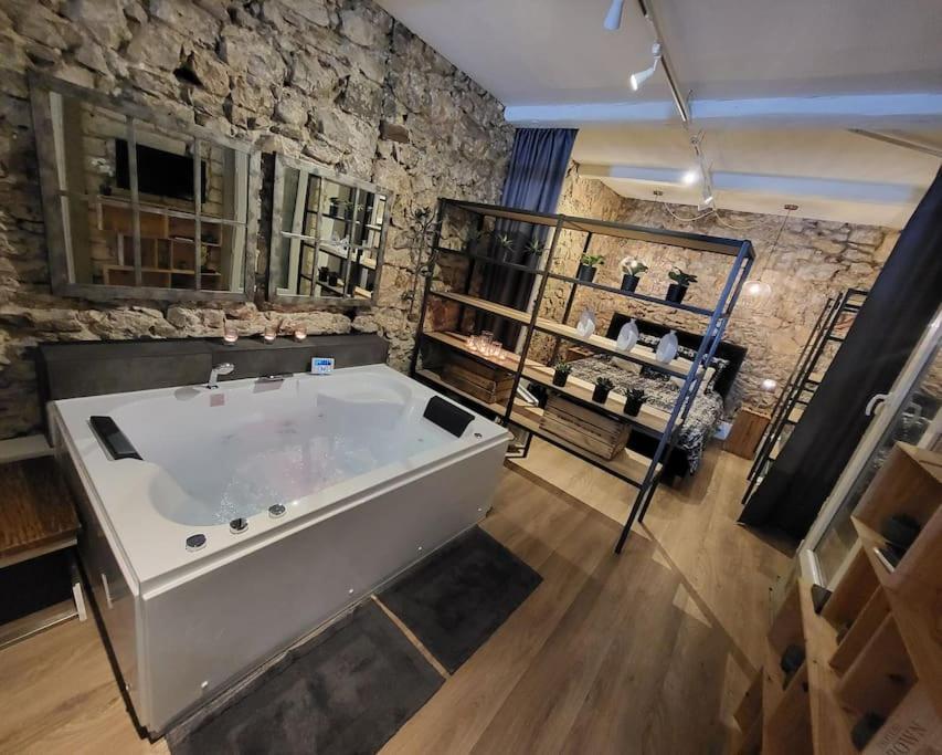 Le 79 Balneo Loft Deco Authentique Centre Climatisation Appartement Sète Buitenkant foto